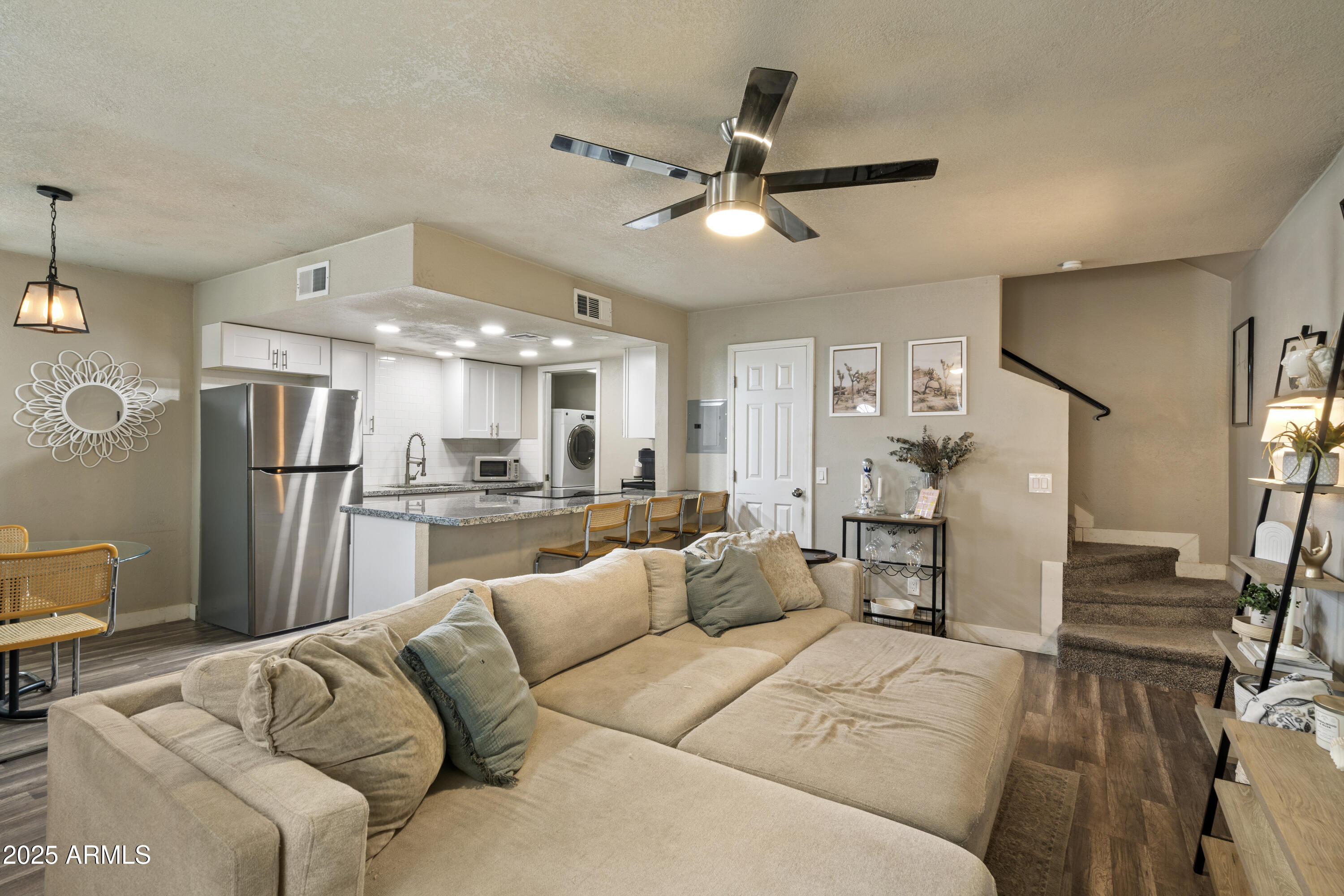 1251 N 47th Place