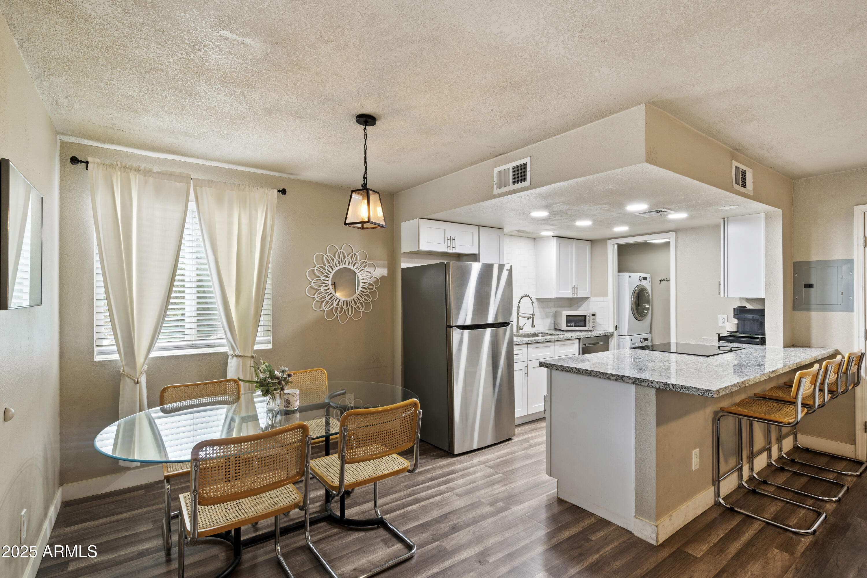 1251 N 47th Place