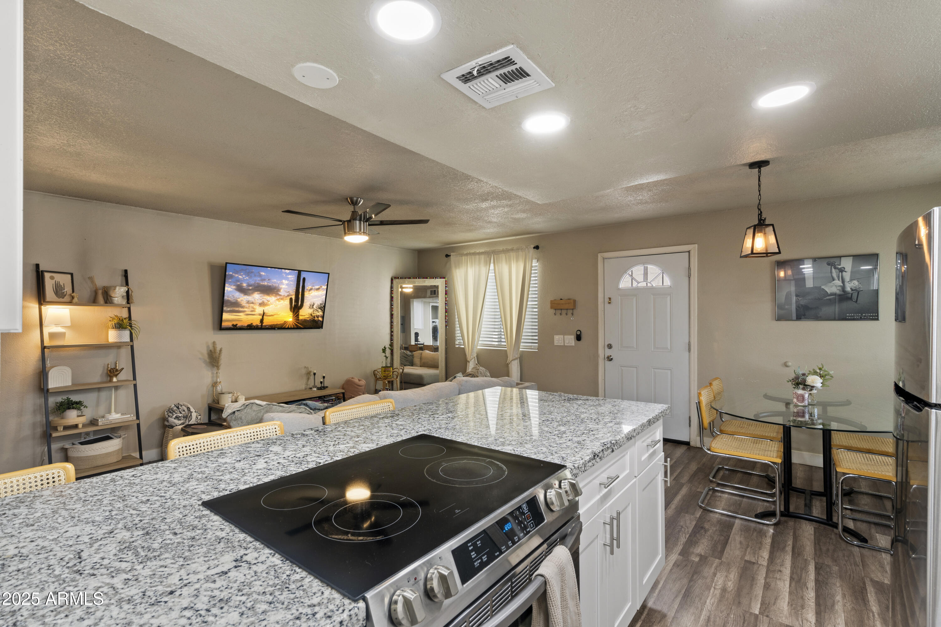 1251 N 47th Place