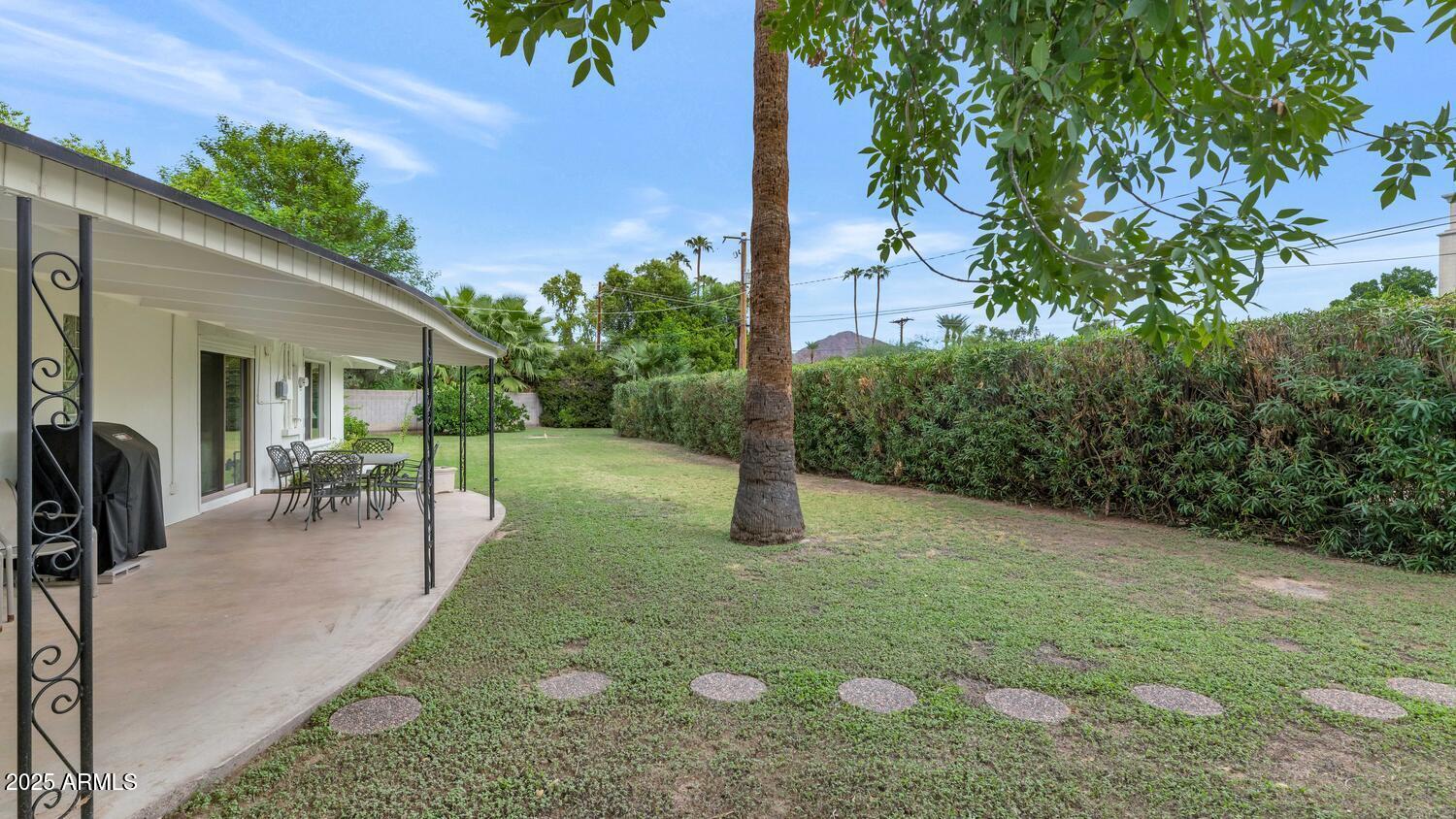3009 N 43RD Place