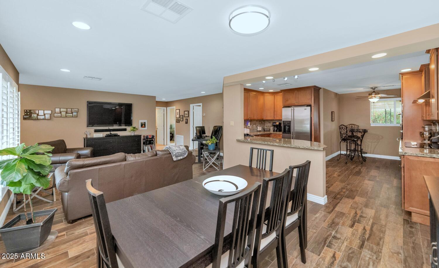 3009 N 43RD Place