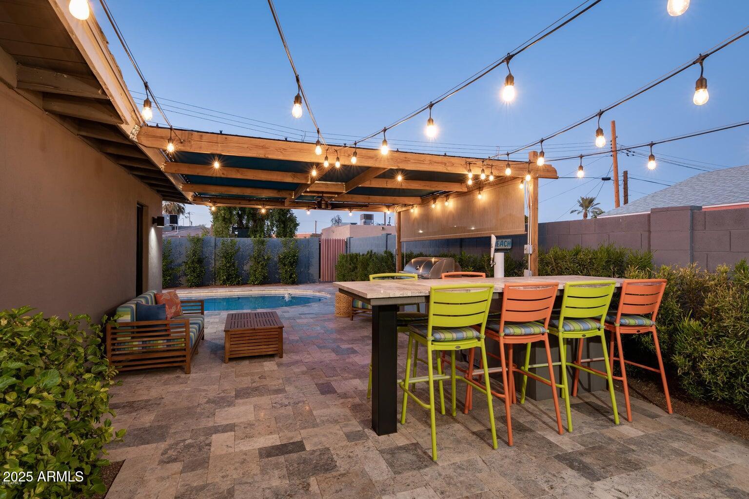 1218 E Clarendon Avenue