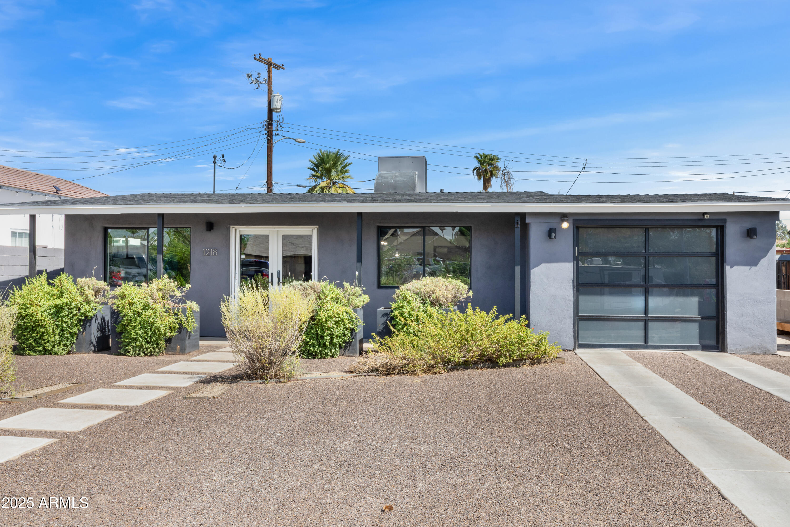 1218 E Clarendon Avenue