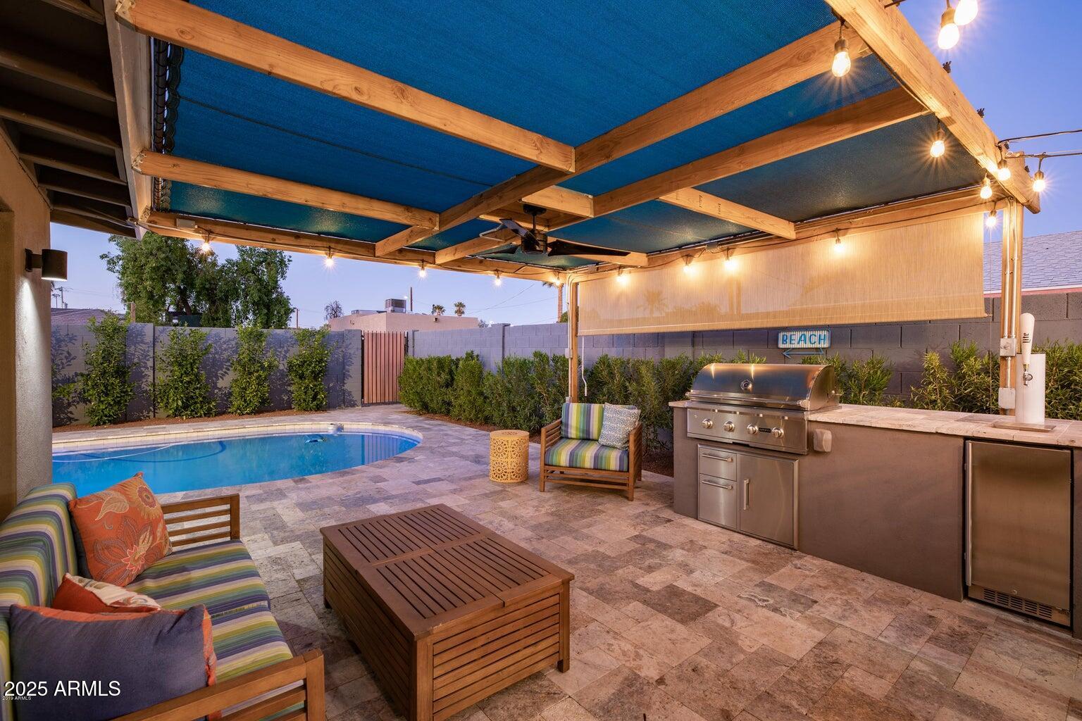 1218 E Clarendon Avenue