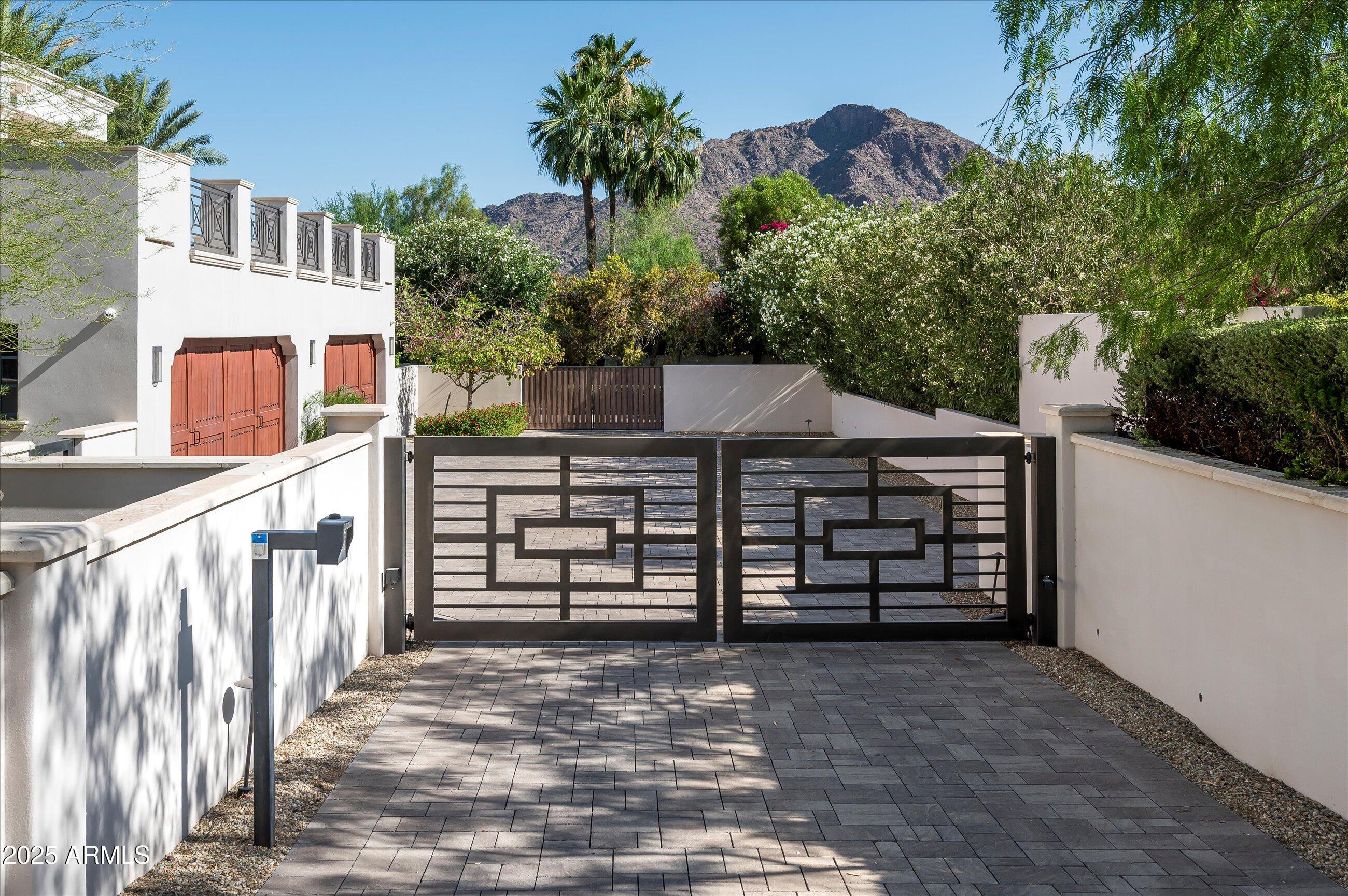 5729 E JOSHUA TREE Lane