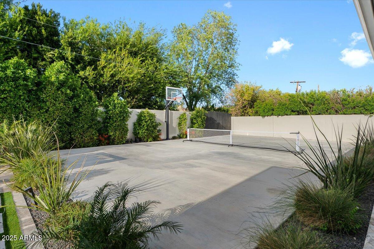 6522 E CALLE DEL MEDIA