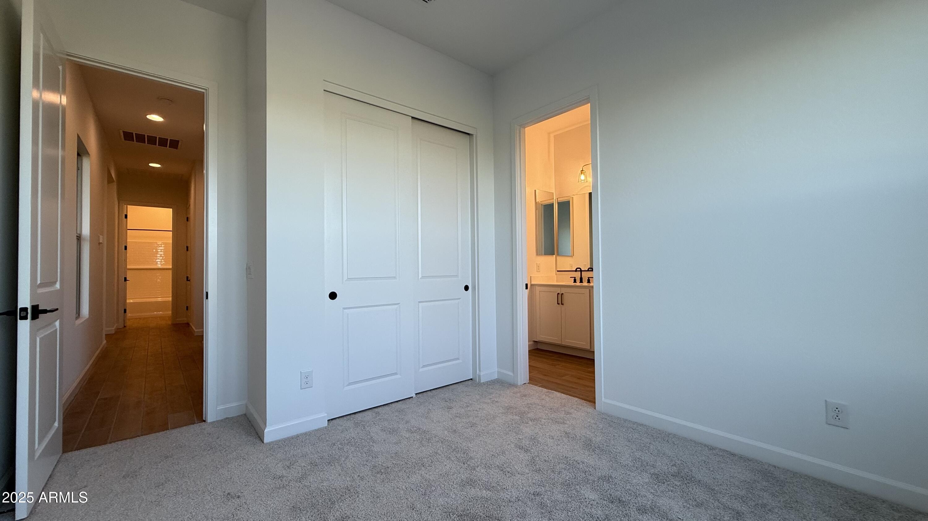 6042 S CHATHAM