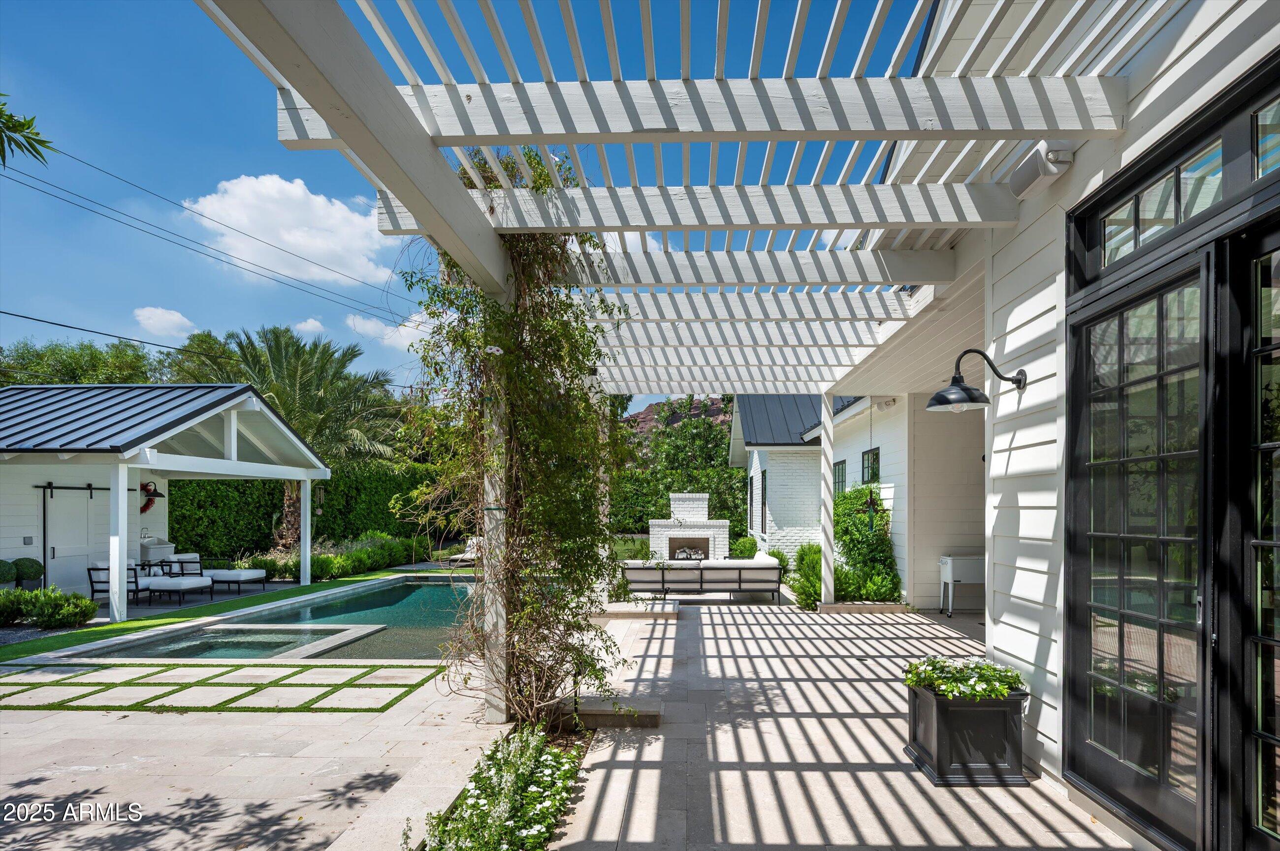 4536 N 49TH Place