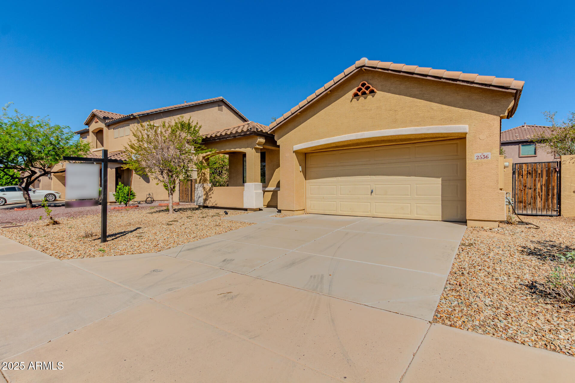 2536 W GARY Way