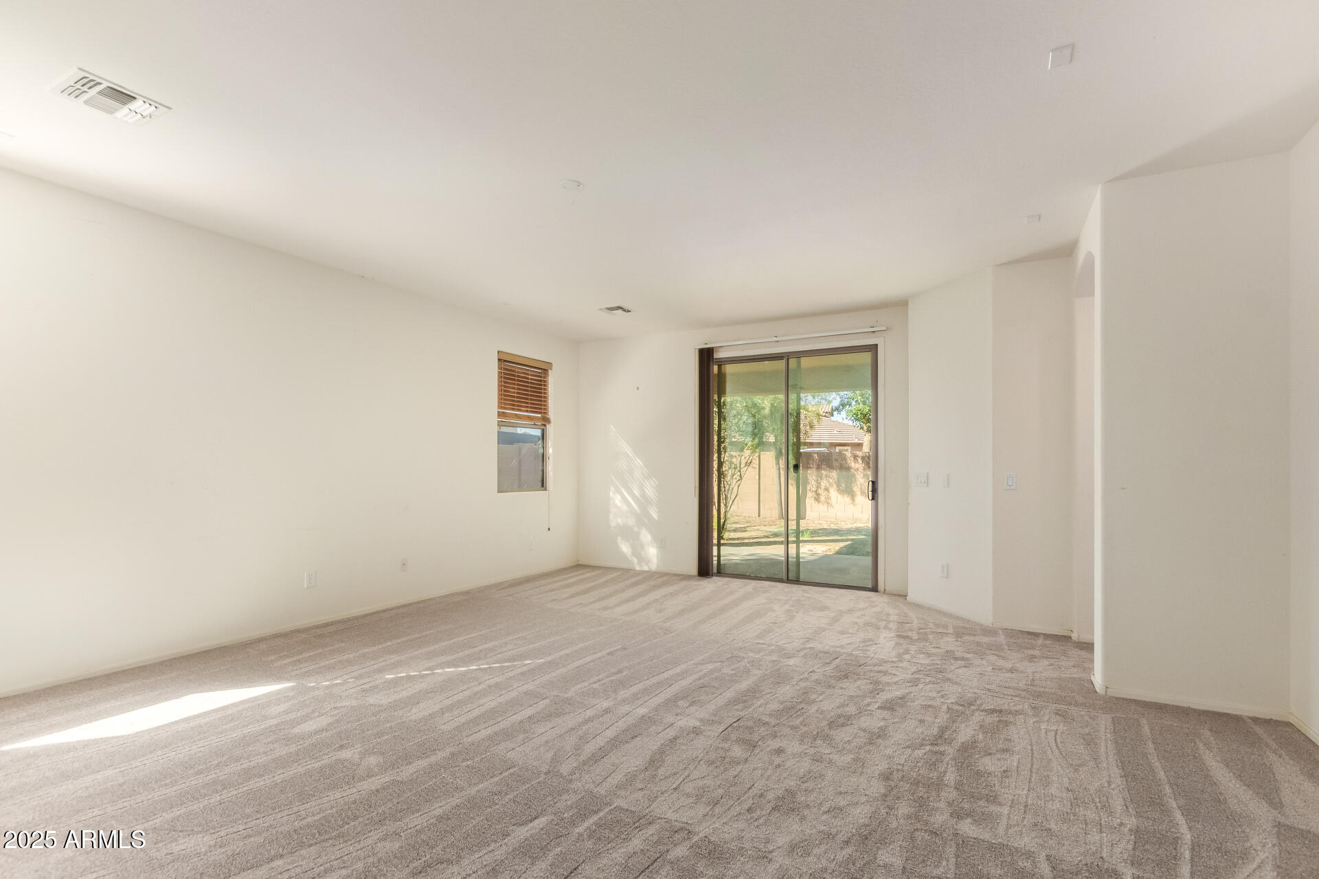 2536 W GARY Way