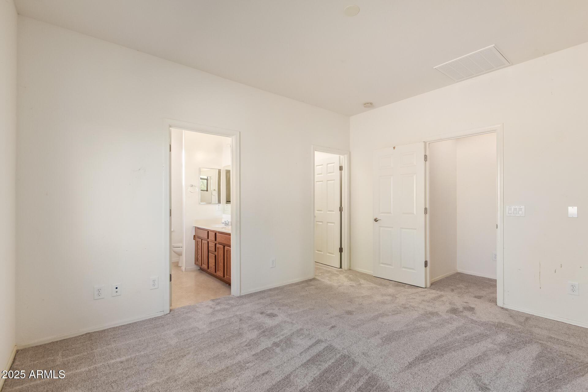 2536 W GARY Way