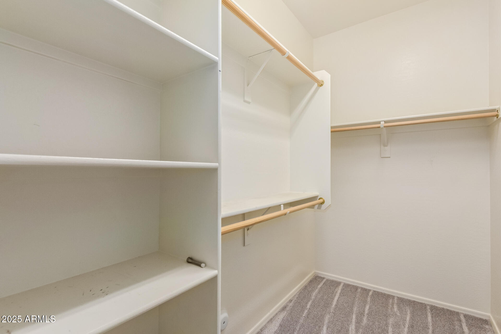 2536 W GARY Way