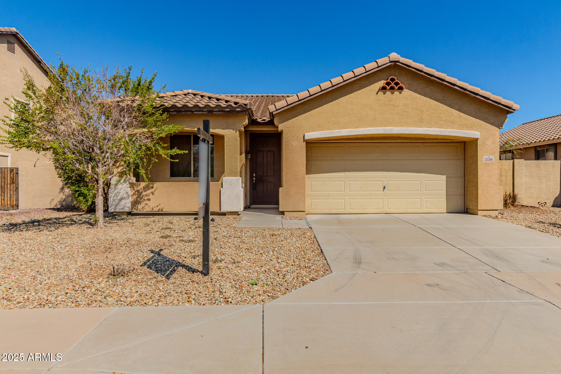 2536 W GARY Way