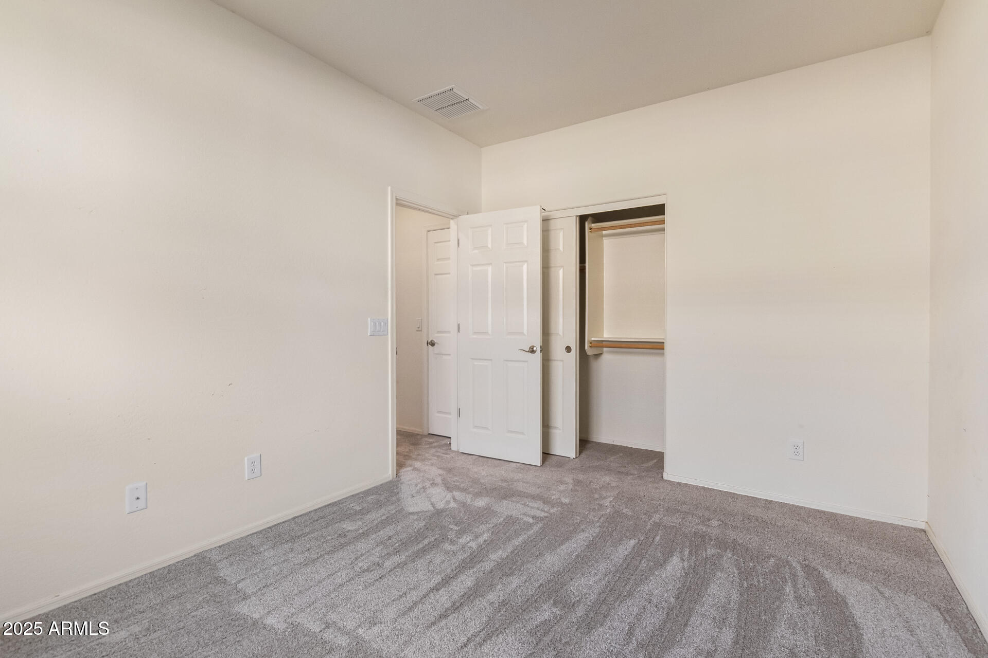 2536 W GARY Way