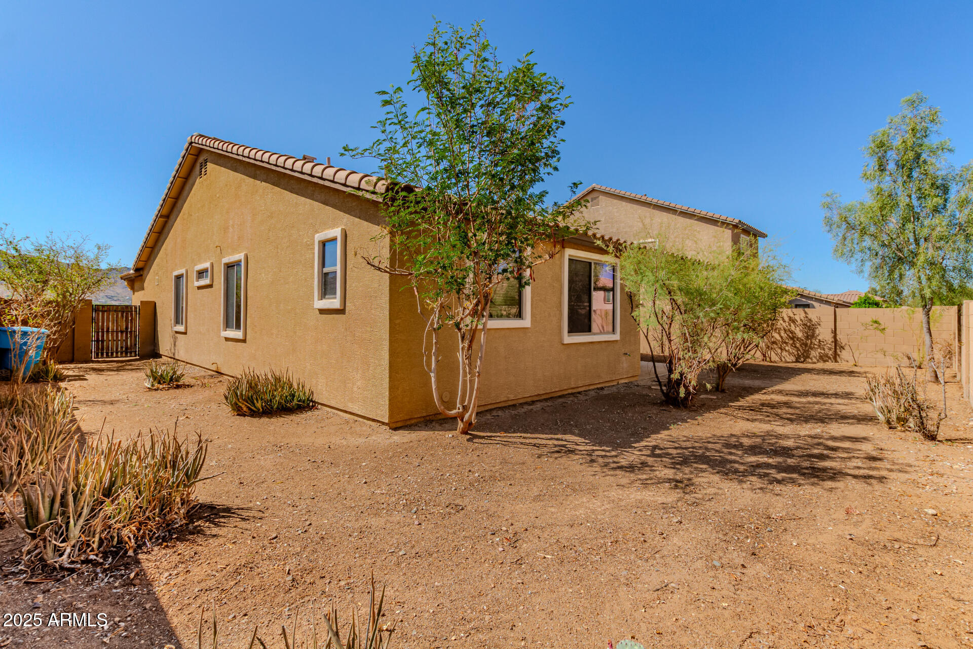 2536 W GARY Way
