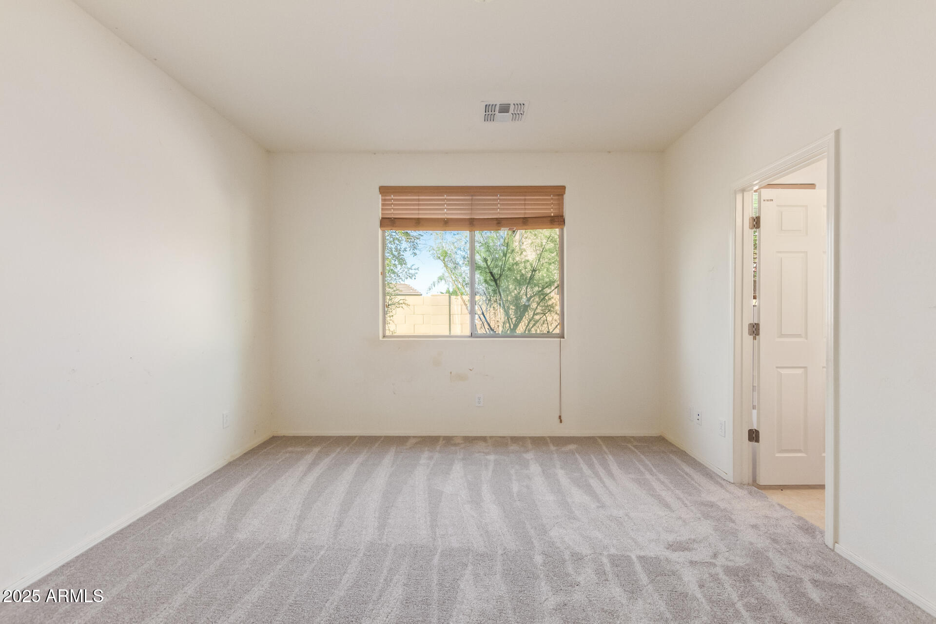 2536 W GARY Way