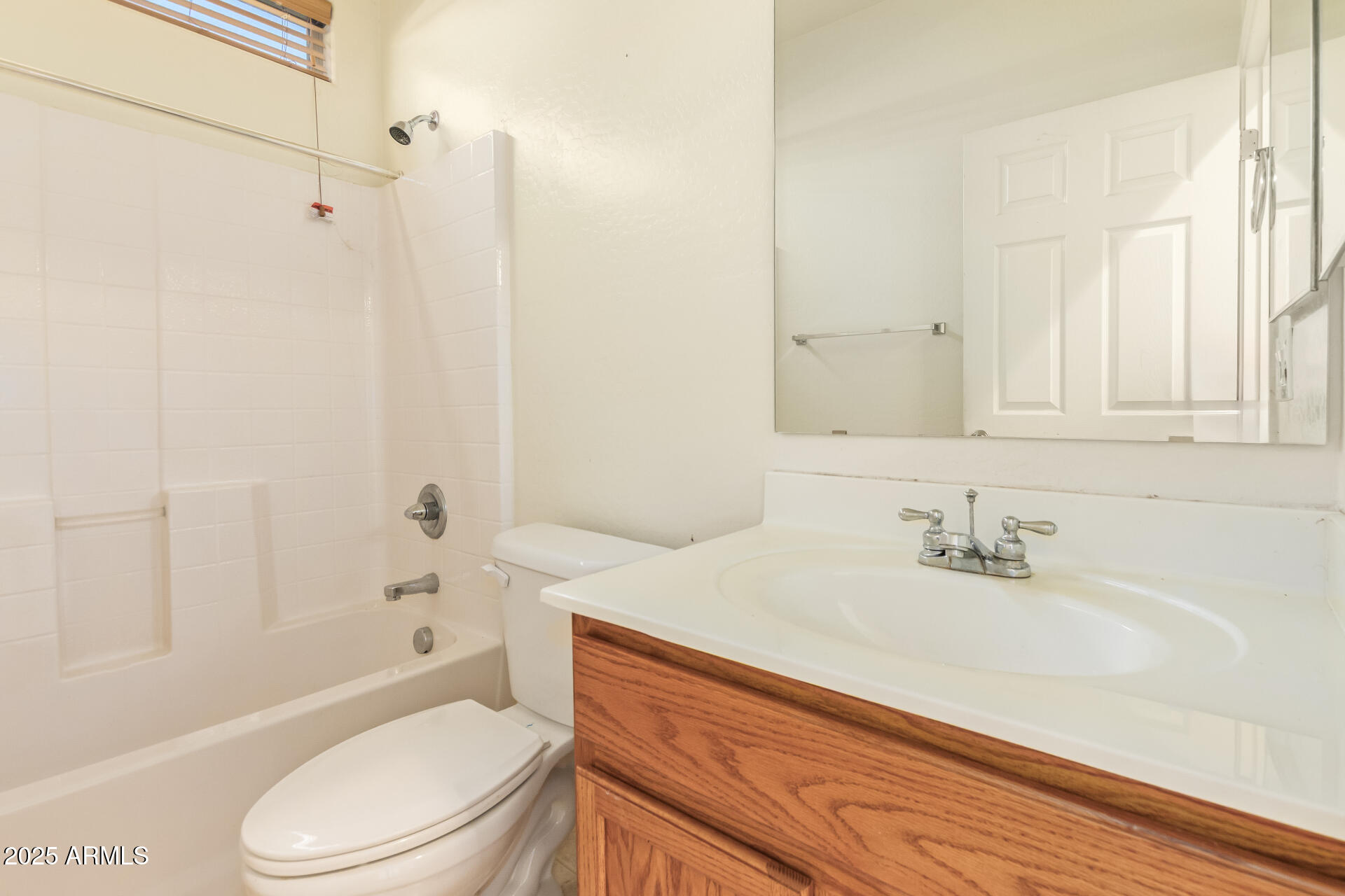 2536 W GARY Way