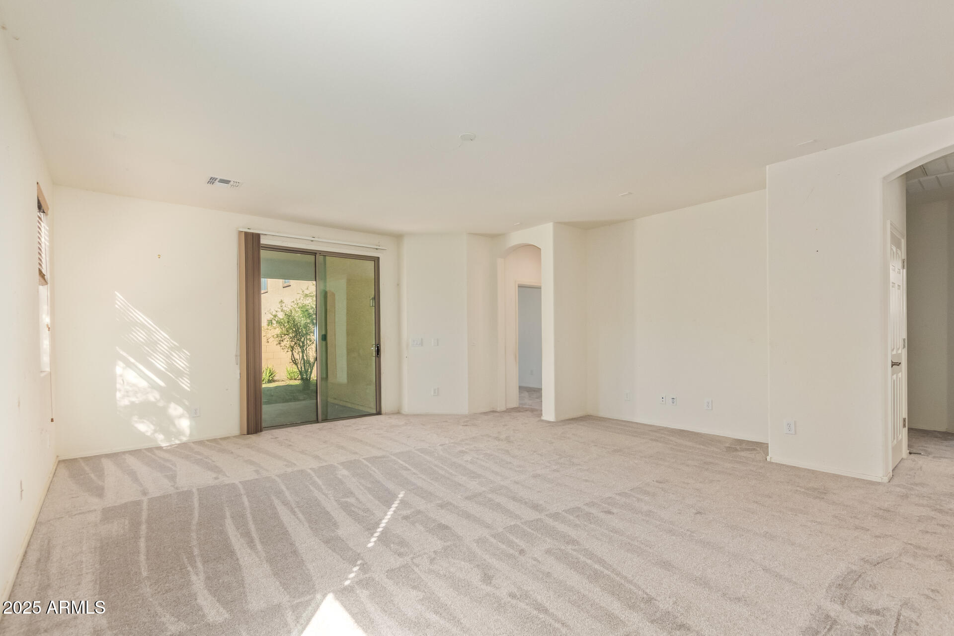 2536 W GARY Way