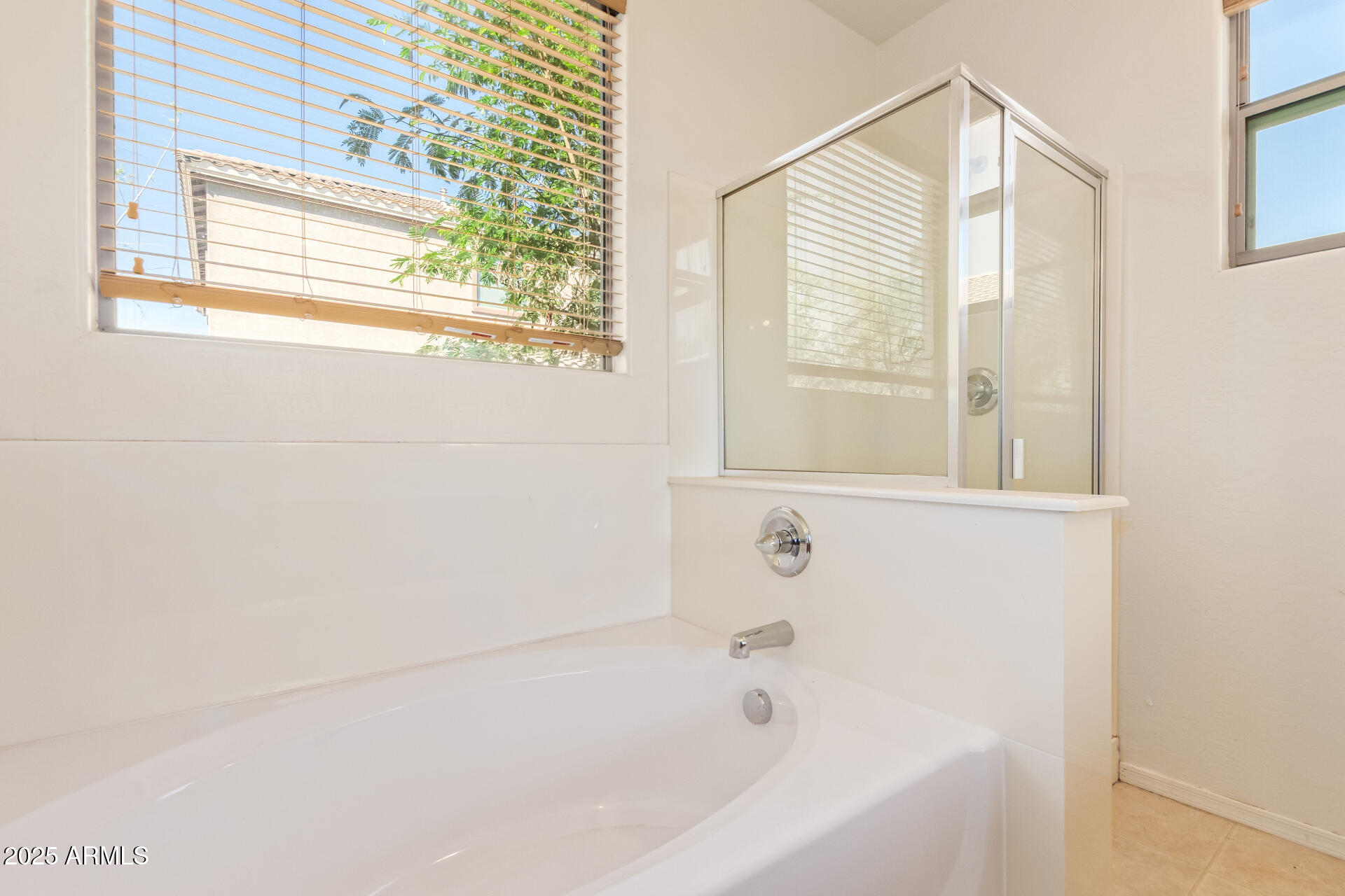 2536 W GARY Way