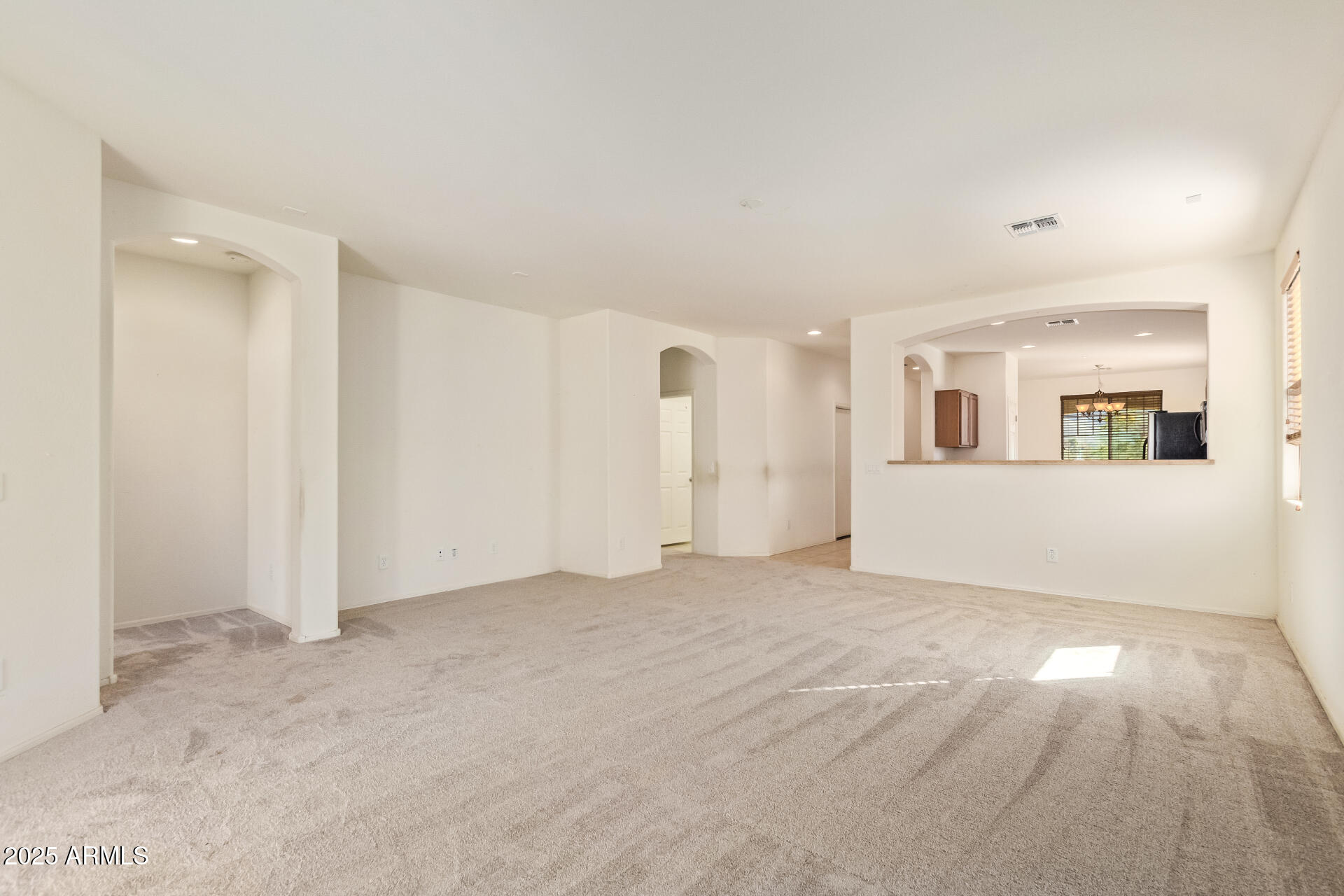2536 W GARY Way