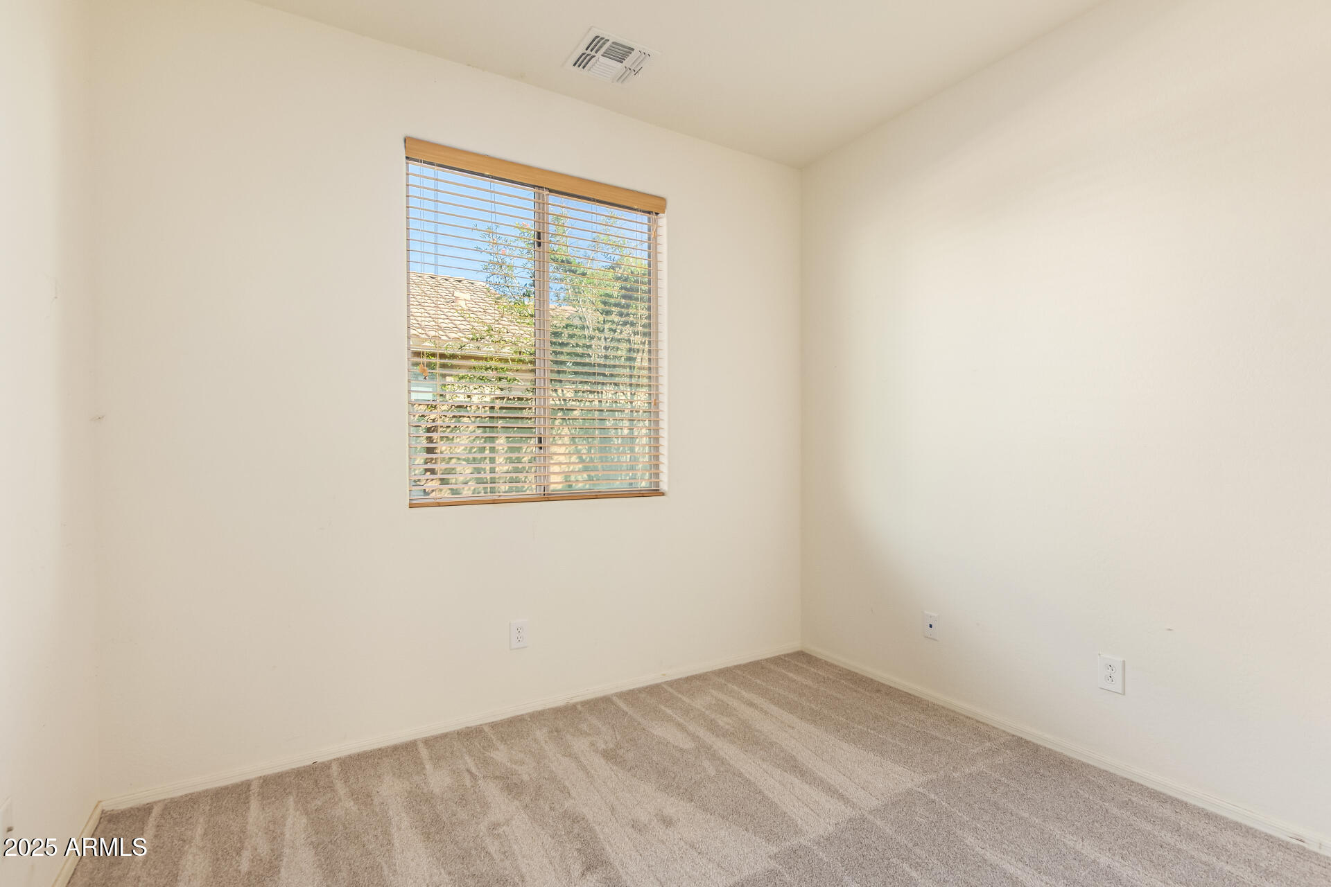 2536 W GARY Way
