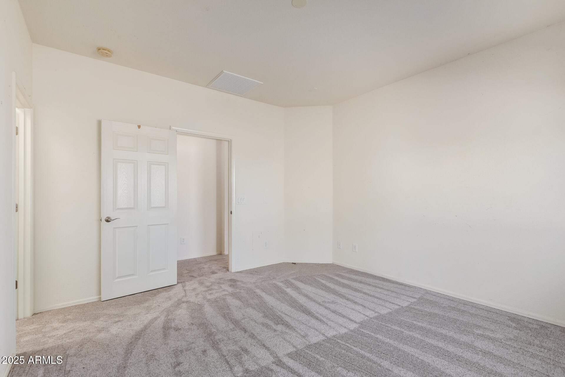 2536 W GARY Way