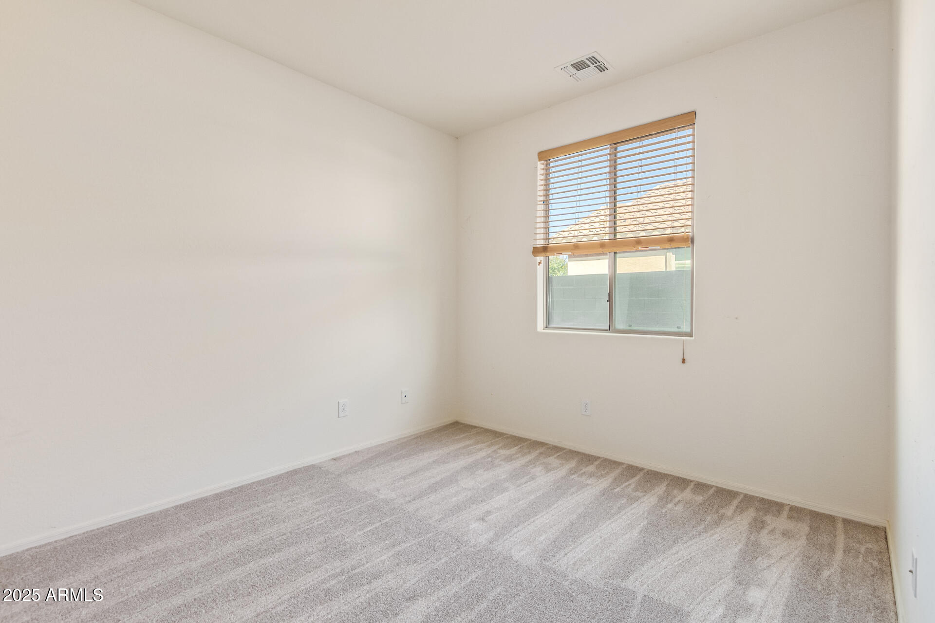2536 W GARY Way