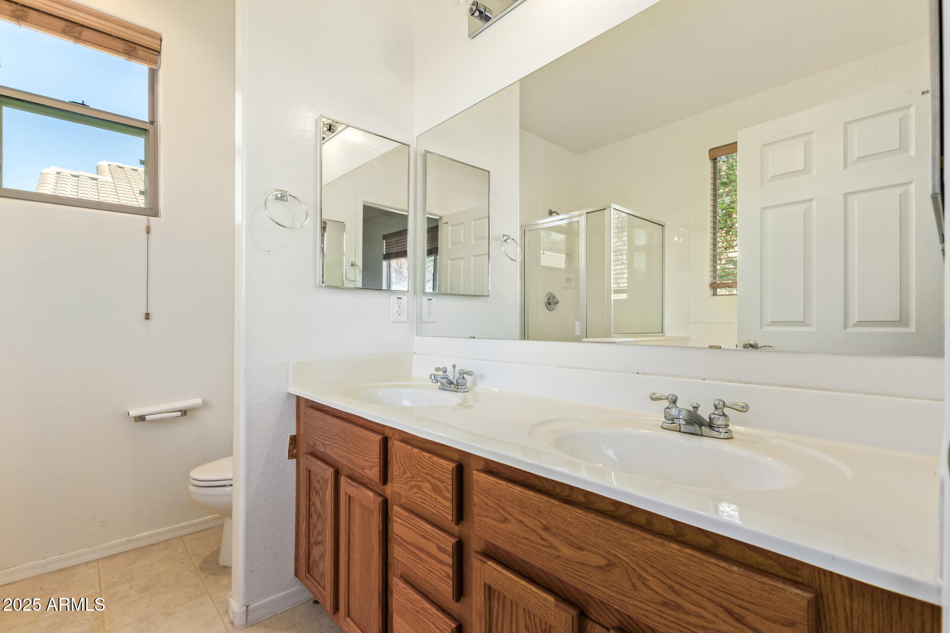 2536 W GARY Way