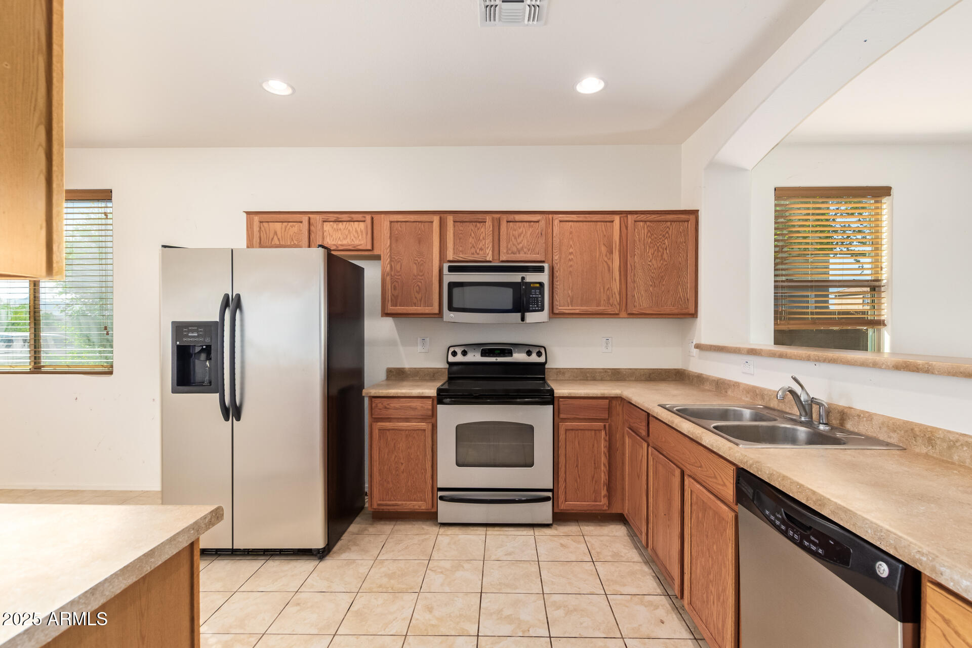 2536 W GARY Way