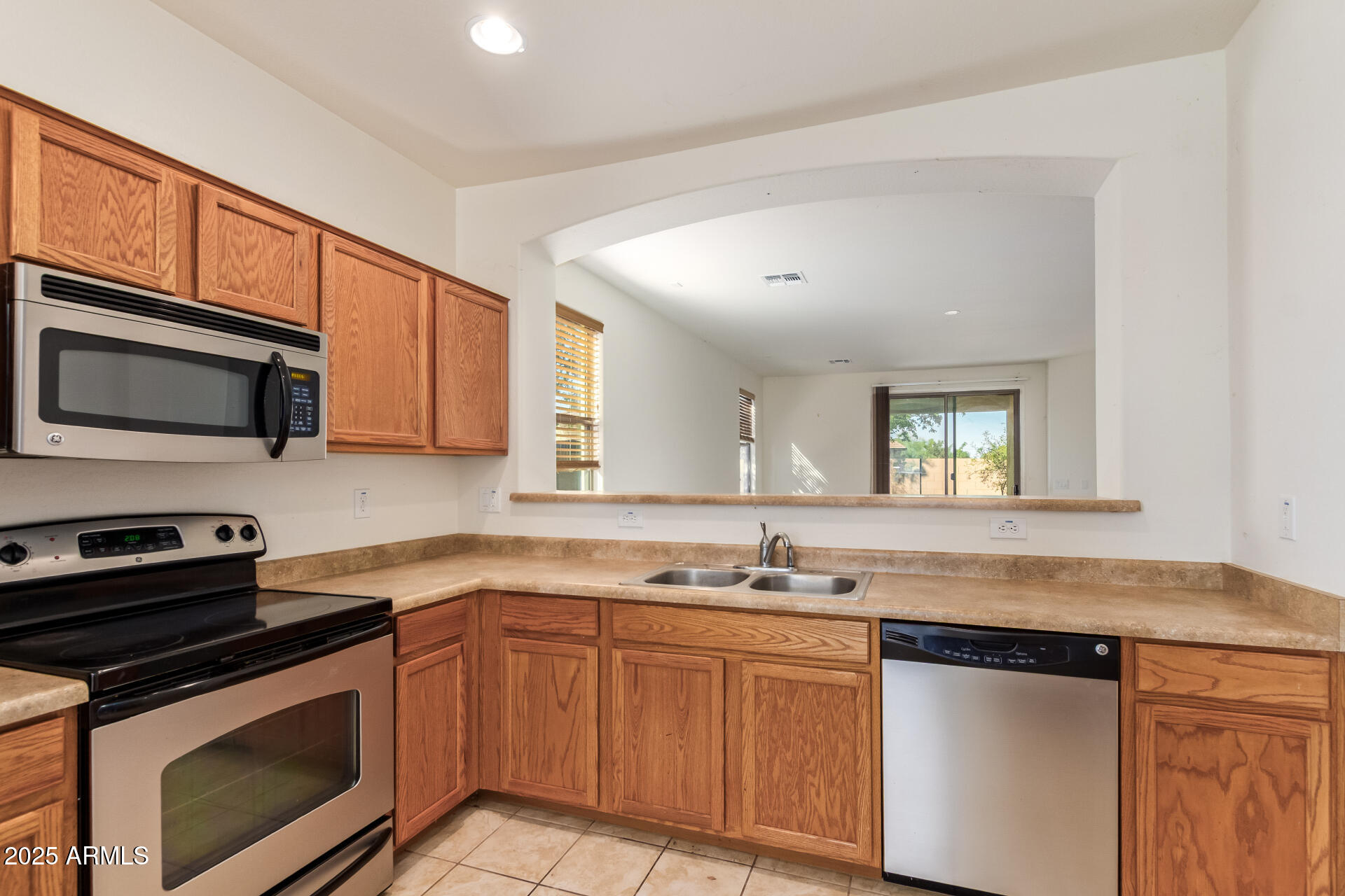 2536 W GARY Way