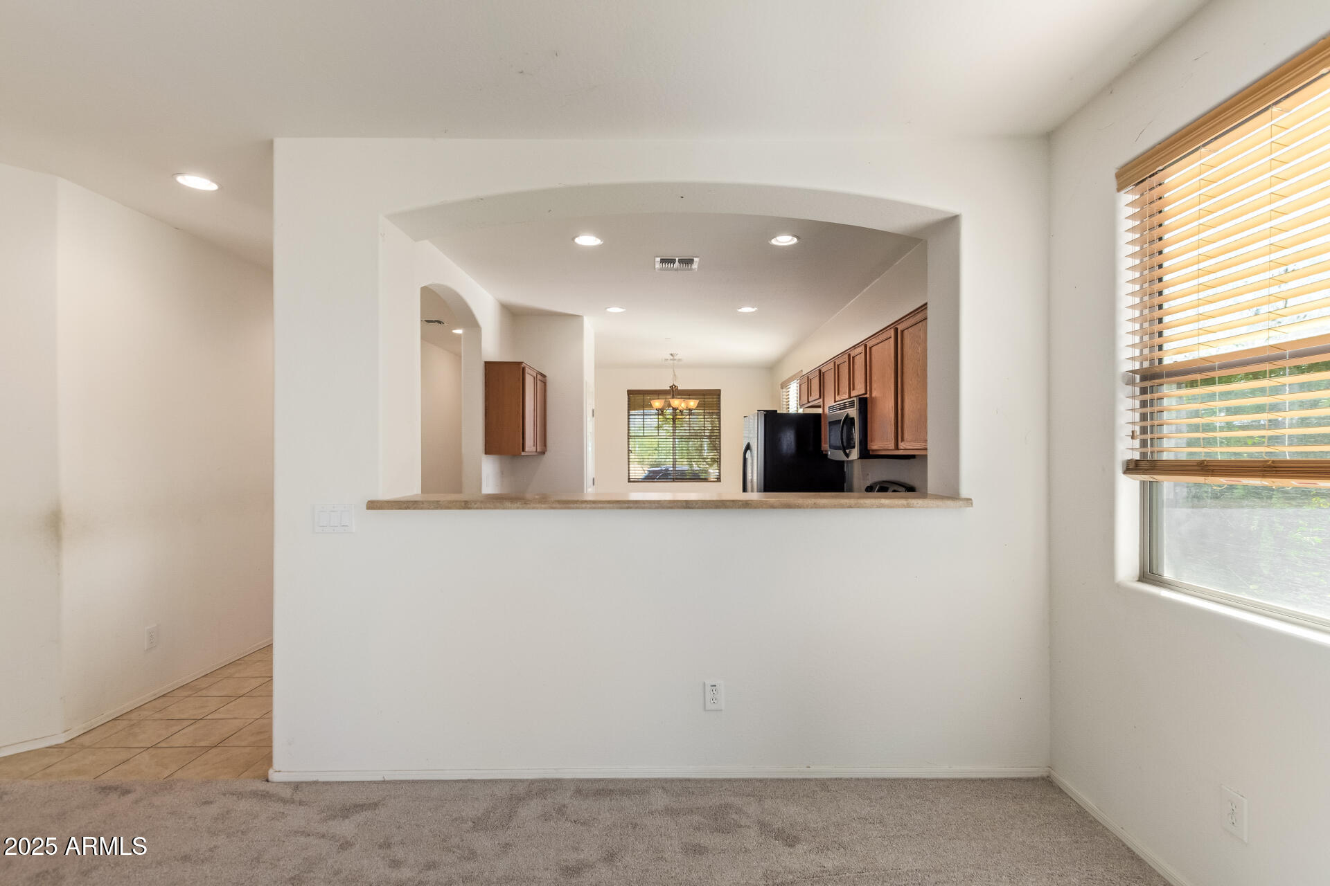 2536 W GARY Way