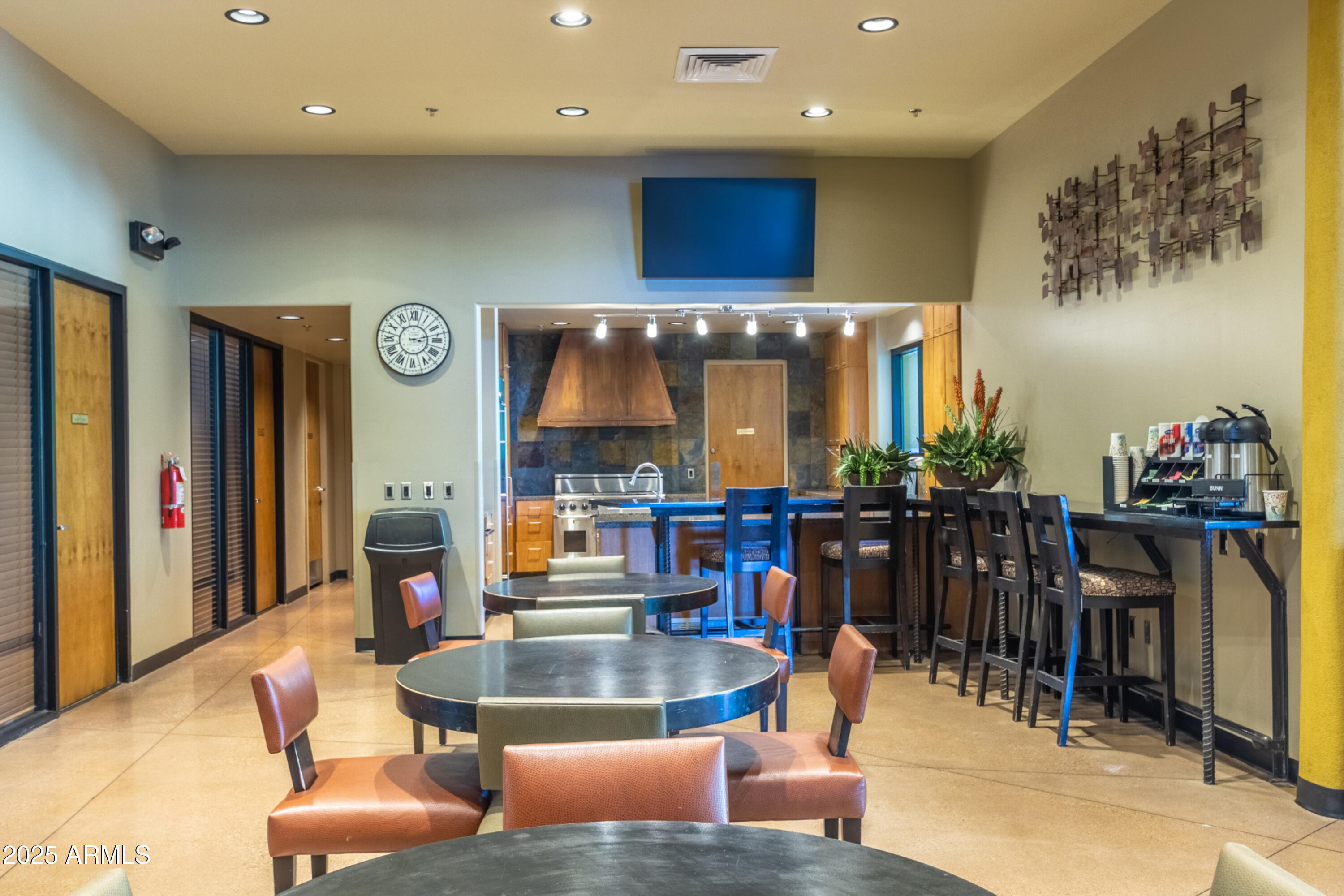 3935 E ROUGH RIDER Road 1190