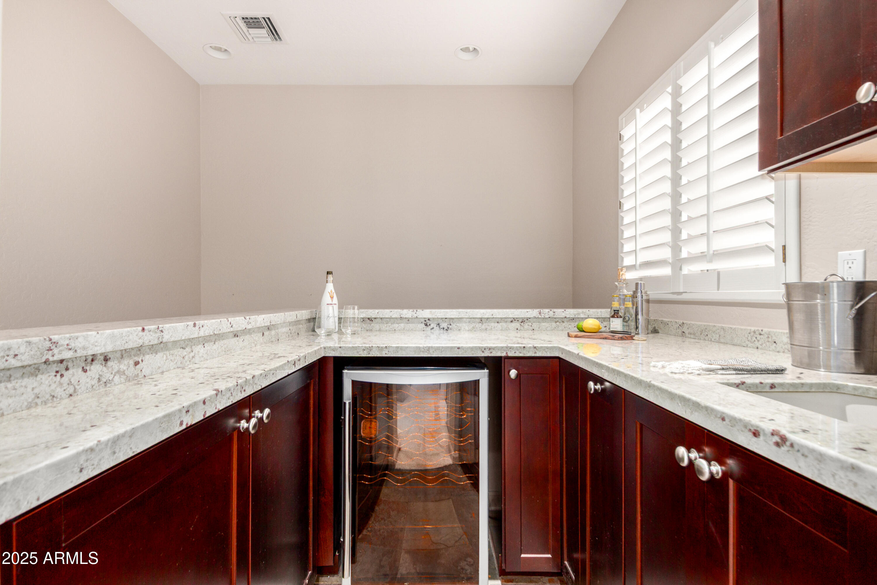 3935 E ROUGH RIDER Road 1190