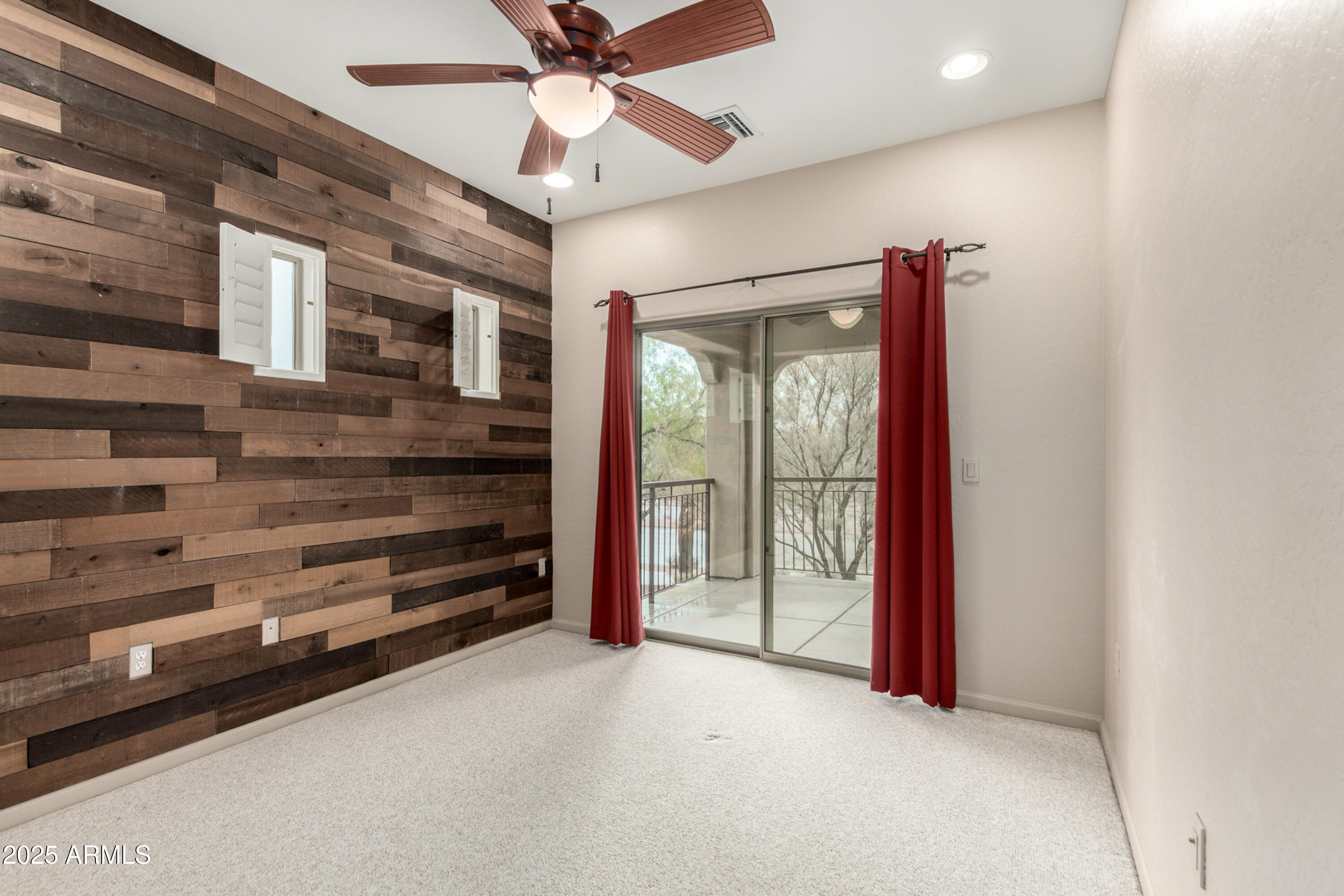 3935 E ROUGH RIDER Road 1190