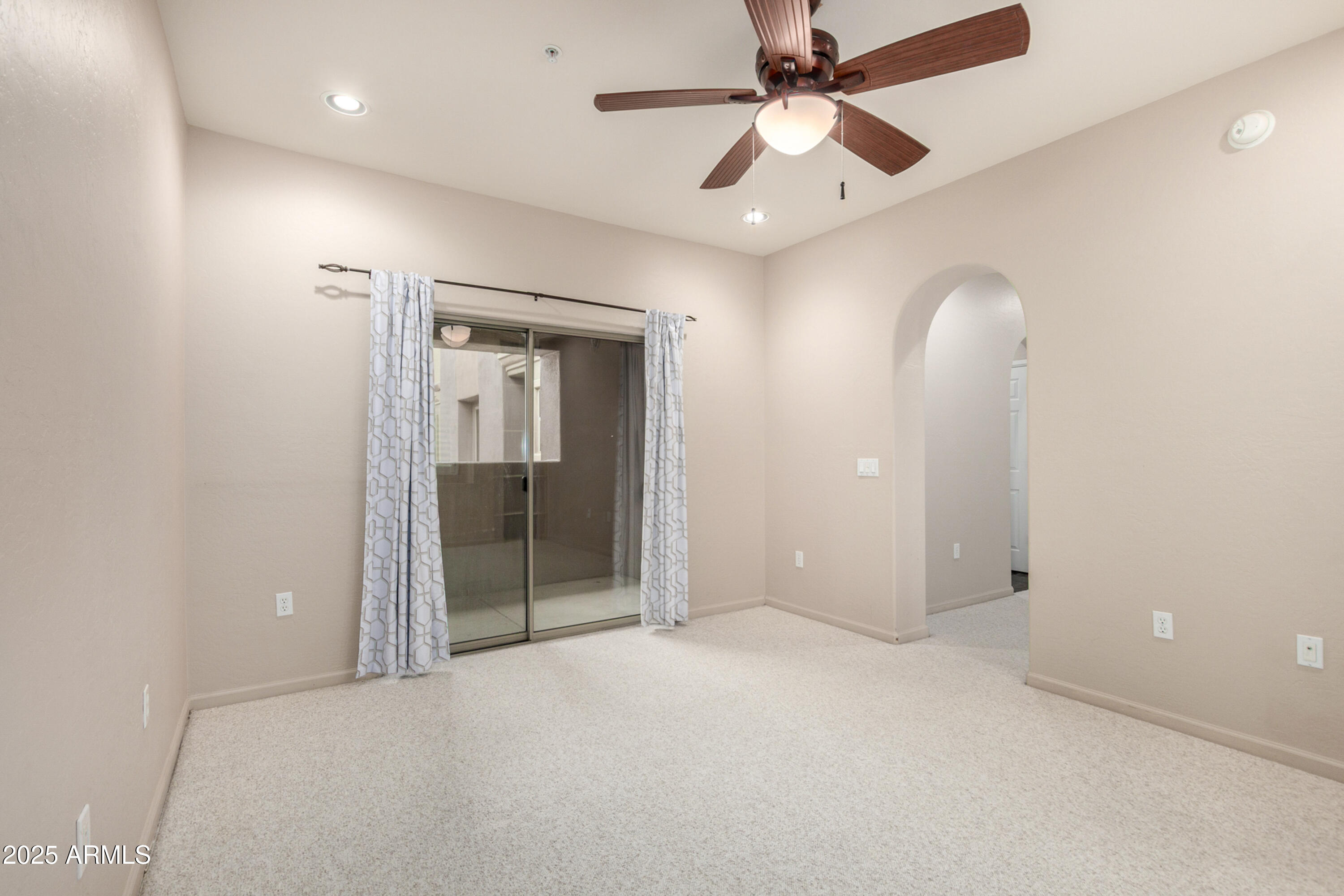 3935 E ROUGH RIDER Road 1190
