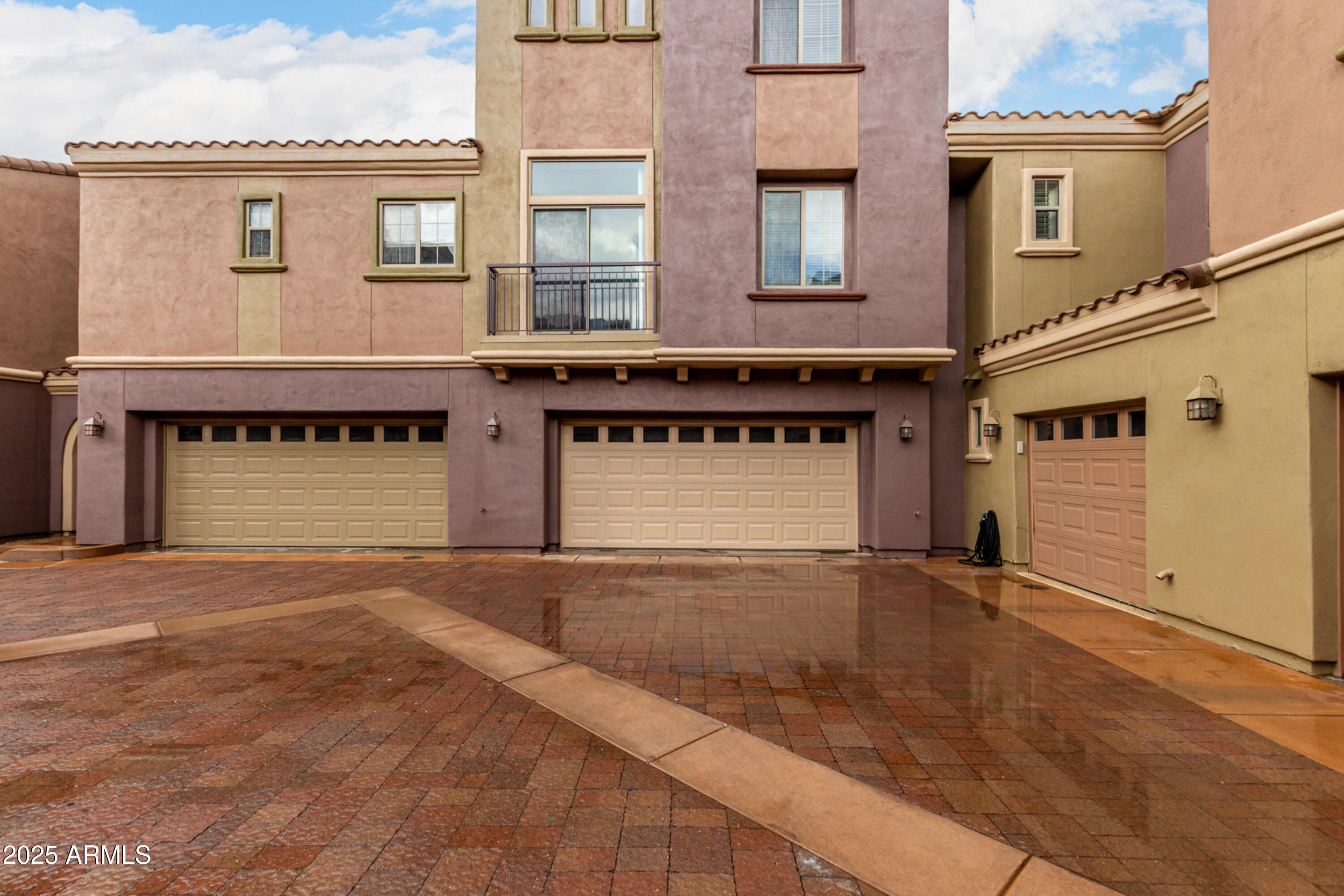 3935 E ROUGH RIDER Road 1190