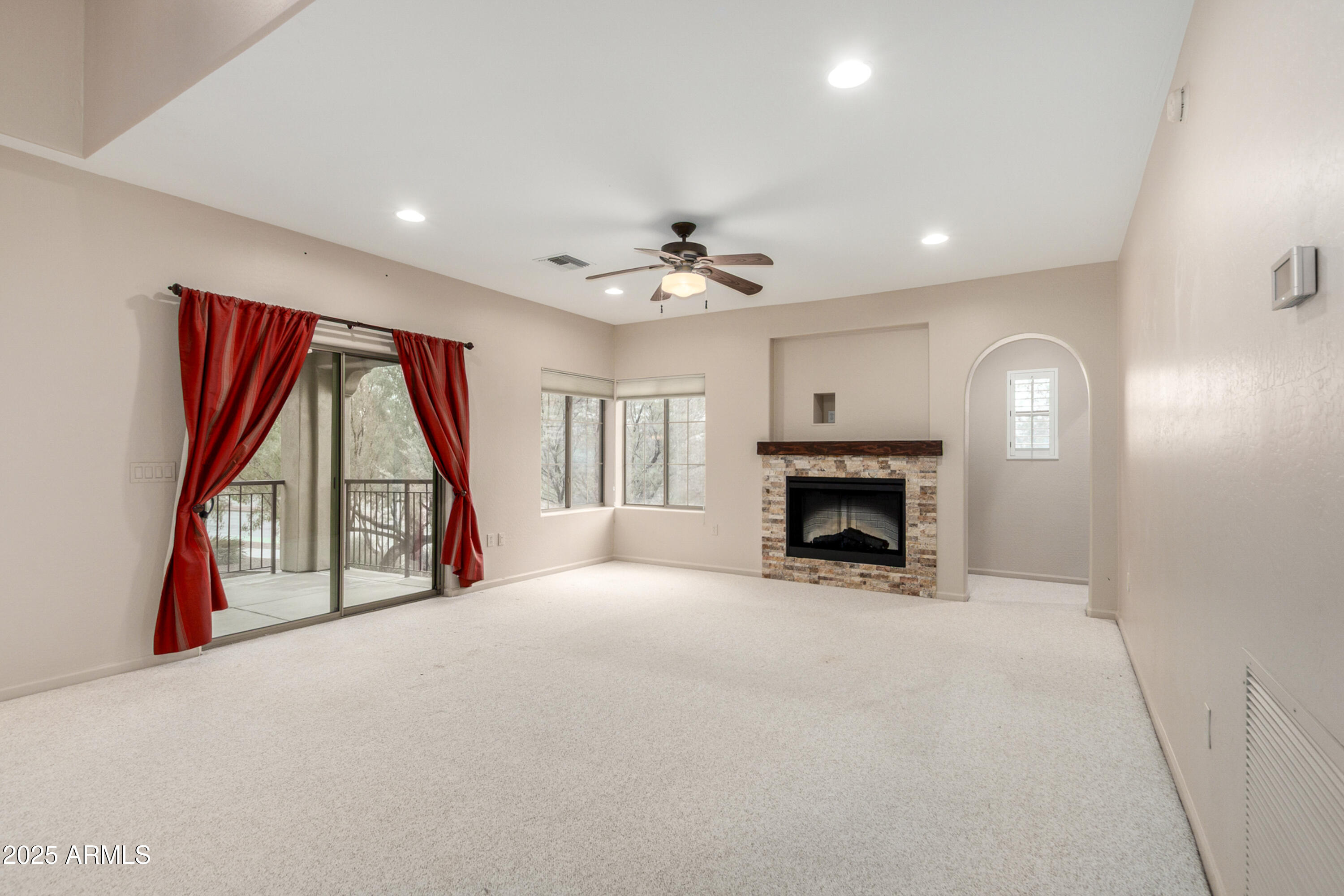 3935 E ROUGH RIDER Road 1190