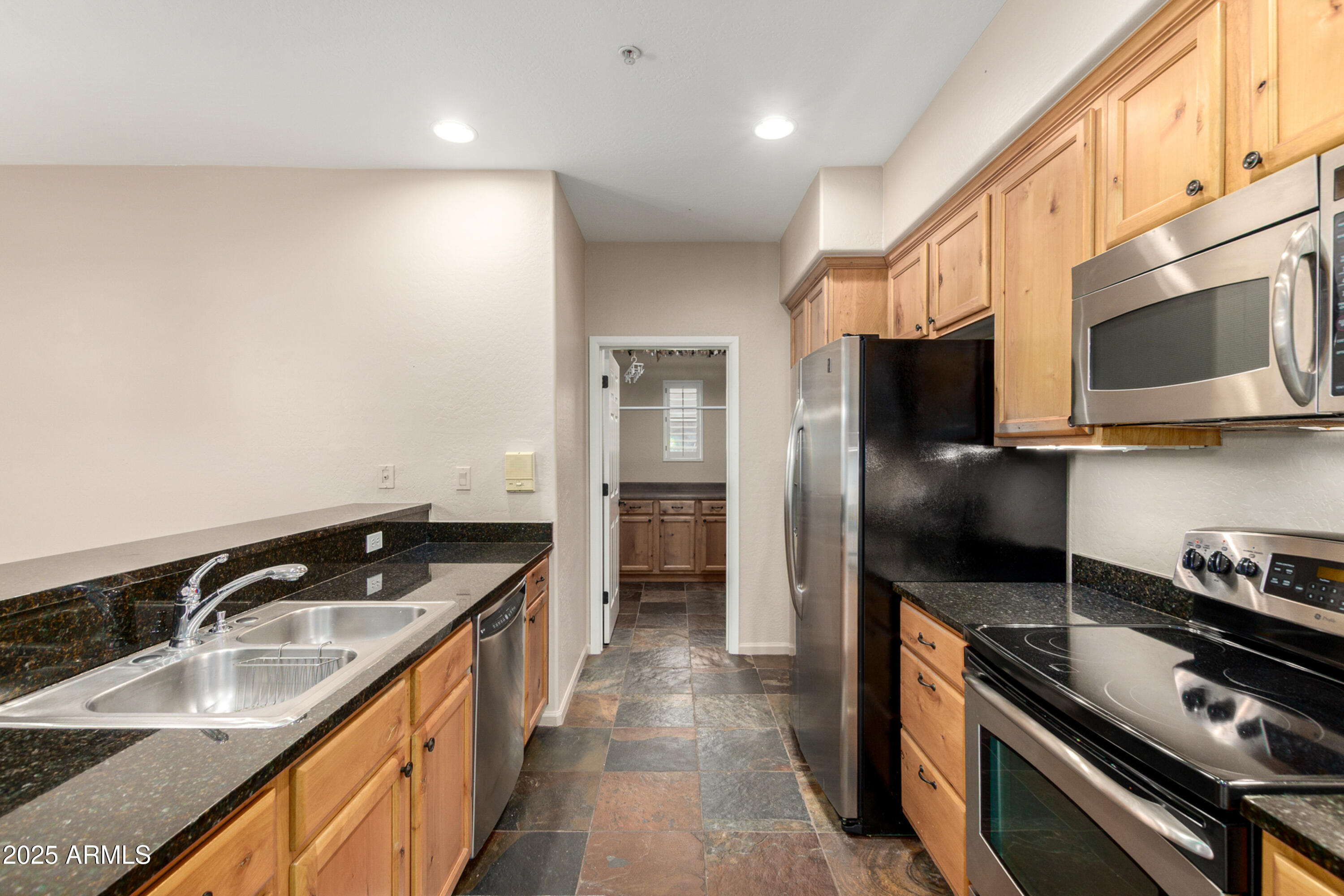 3935 E ROUGH RIDER Road 1190