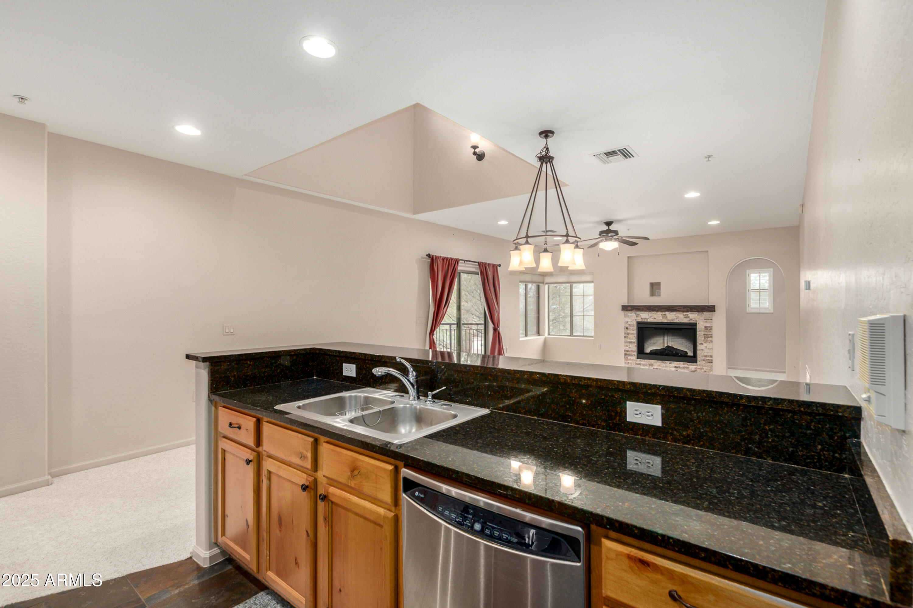 3935 E ROUGH RIDER Road 1190