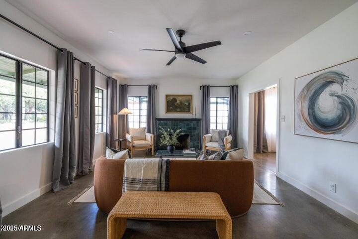 313 W VERNON Avenue
