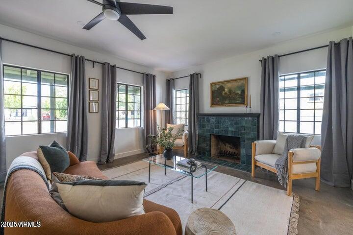 313 W VERNON Avenue