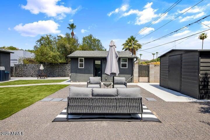 313 W VERNON Avenue