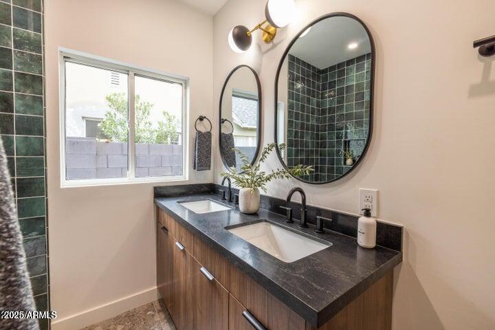 313 W VERNON Avenue