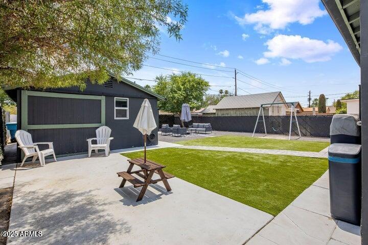 313 W VERNON Avenue