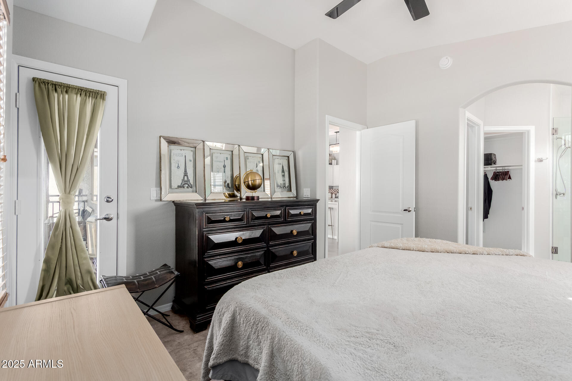 2401 E RIO SALADO Parkway 1106