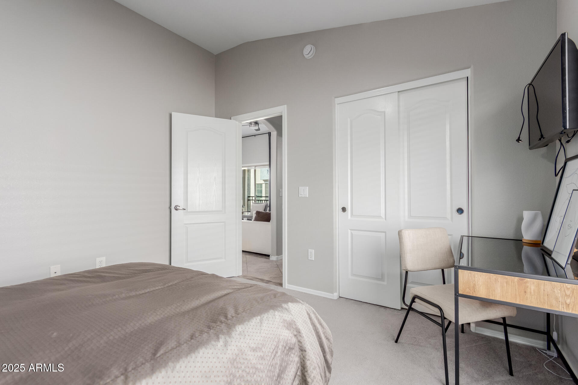 2401 E RIO SALADO Parkway 1106