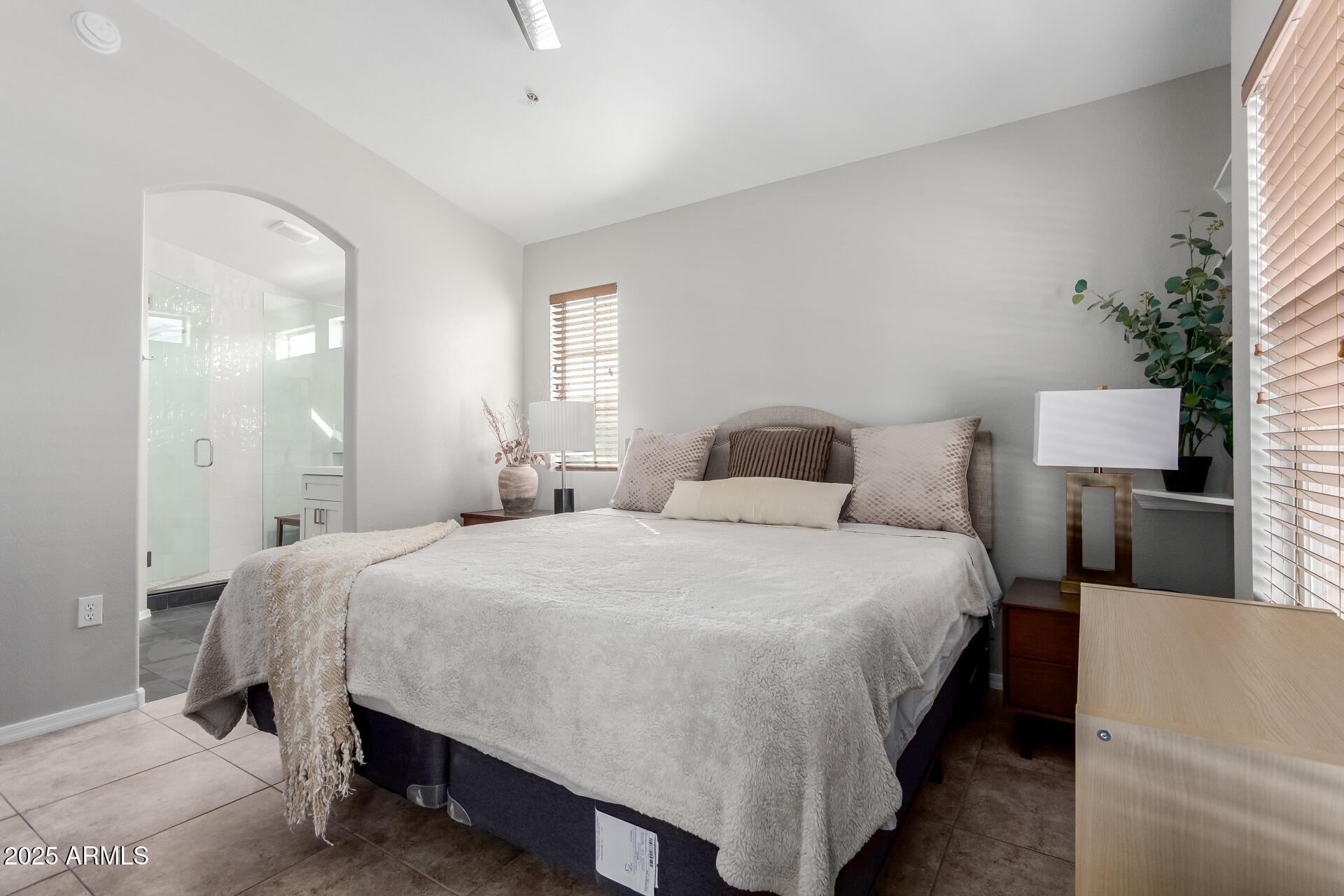 2401 E RIO SALADO Parkway 1106