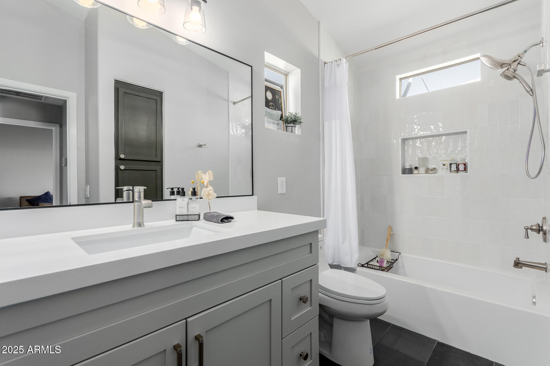2401 E RIO SALADO Parkway 1106
