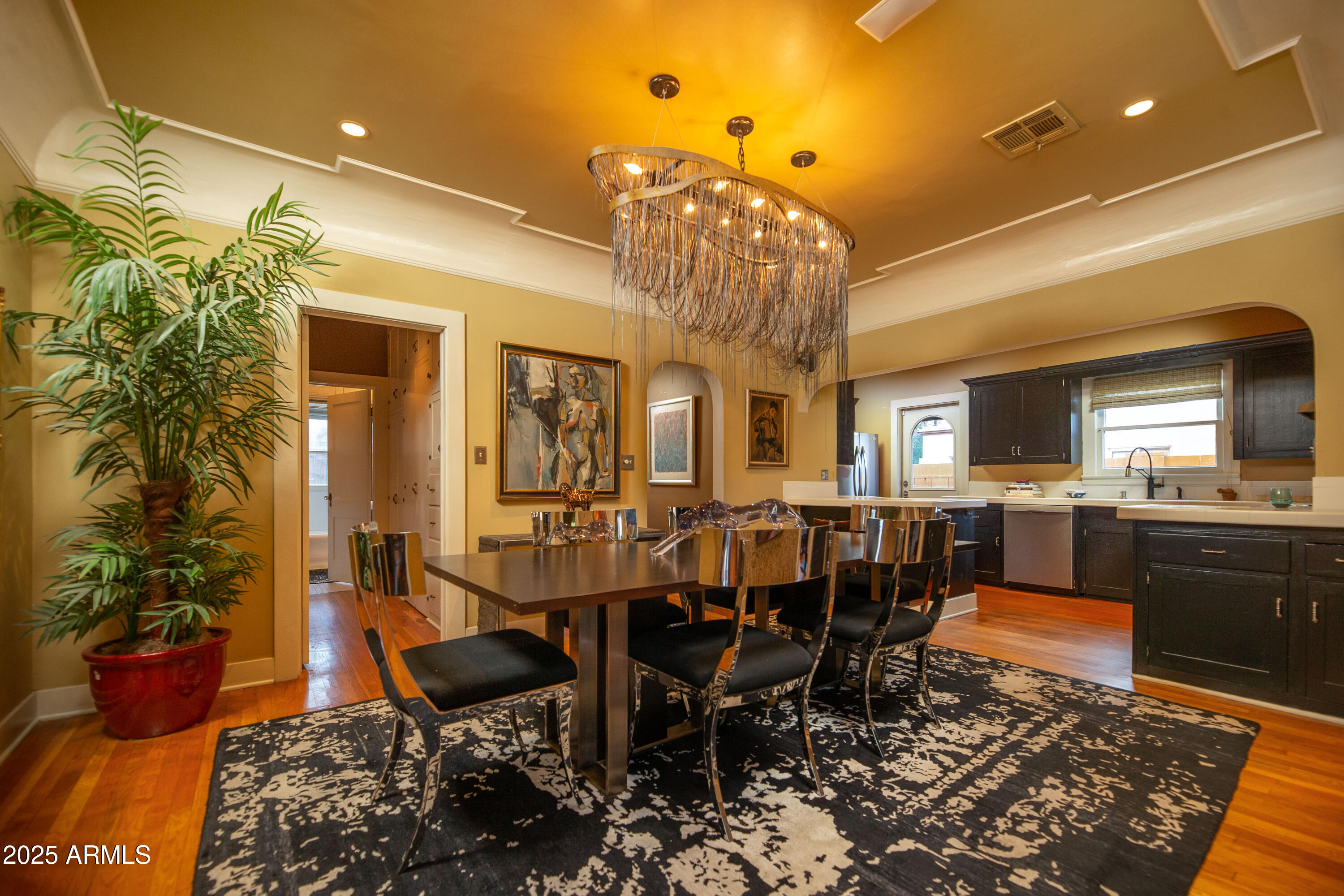321 W Vernon Avenue