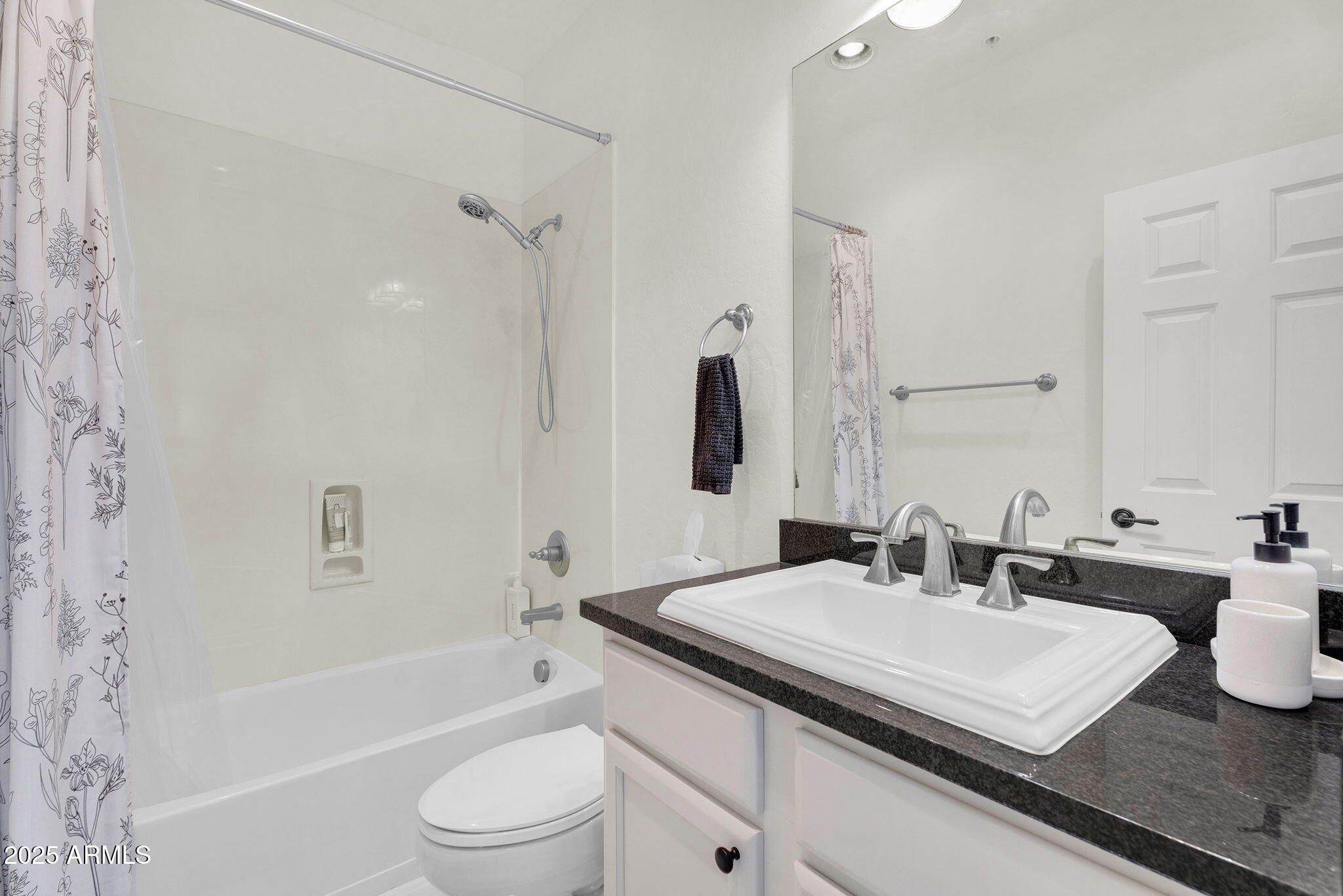 3935 E ROUGH RIDER Road 1057